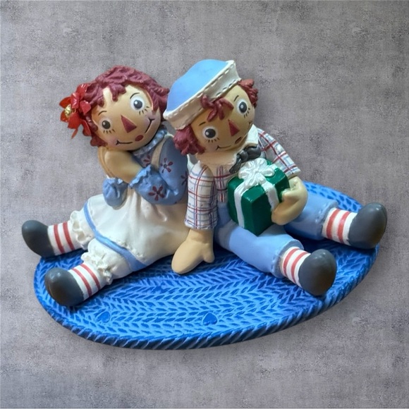 HALLMARK 2003 RAGGEDY ANN AND RAGGEDY ANDY ORNAMENT “A GIFT FOR RAGGEDY ANN” - Picture 3 of 6